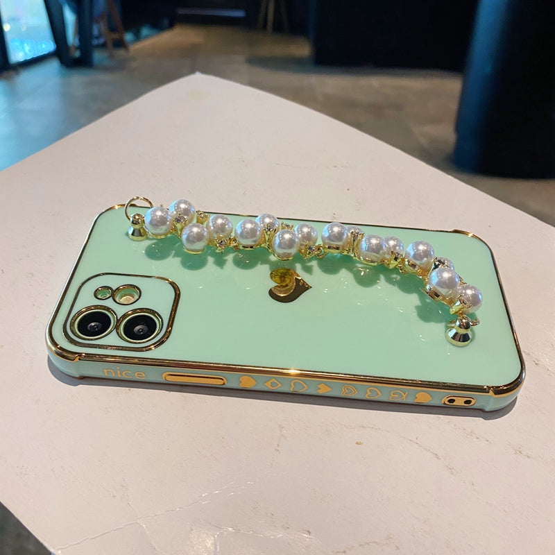 Soft Pearl Bracelet Love Heart iPhone Case™